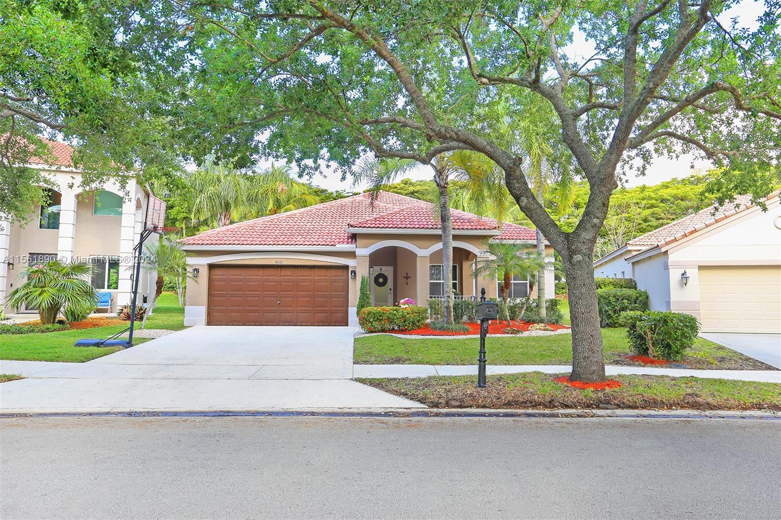 4076 Staghorn Ln, Weston, Florida 33331, 4 Bedrooms Bedrooms, ,2 BathroomsBathrooms,Residential,For Sale,4076 Staghorn Ln,A11561890