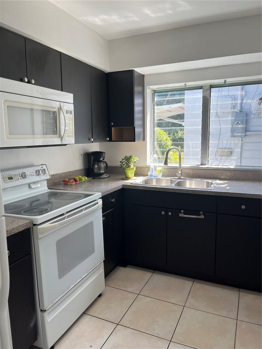 2818 Fillmore St B, Hollywood, Florida 33020, 1 Bedroom Bedrooms, ,1 BathroomBathrooms,Residentiallease,For Rent,2818 Fillmore St B,A11565014