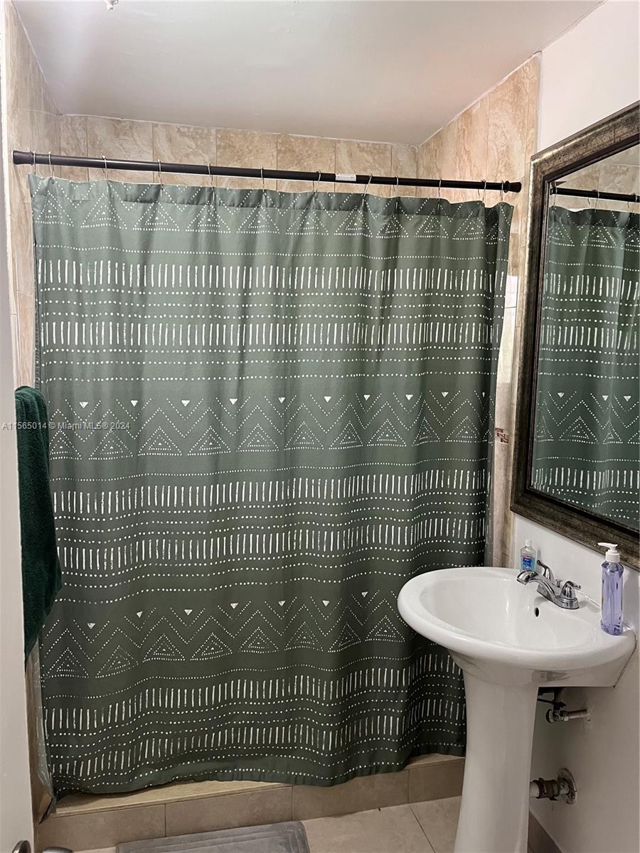 2818 Fillmore St B, Hollywood, Florida 33020, 1 Bedroom Bedrooms, ,1 BathroomBathrooms,Residentiallease,For Rent,2818 Fillmore St B,A11565014