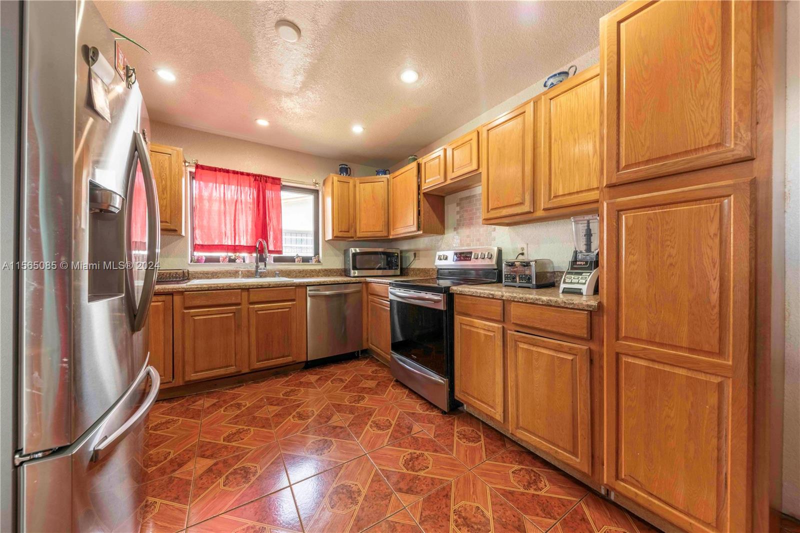 2255 Mcclellan St, Hollywood, Florida 33020, 4 Bedrooms Bedrooms, ,3 BathroomsBathrooms,Residential,For Sale,2255 Mcclellan St,A11565085