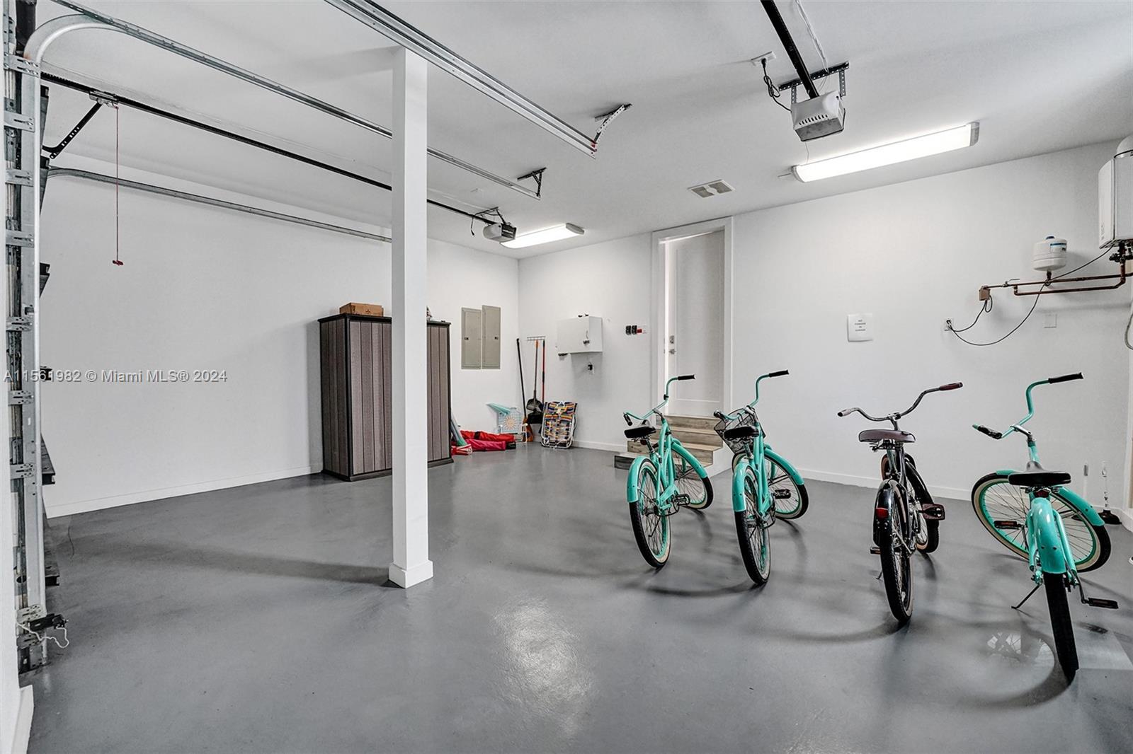 340 Balboa St, Hollywood, Florida 33019, 3 Bedrooms Bedrooms, ,2 BathroomsBathrooms,Residentiallease,For Rent,340 Balboa St,A11561982