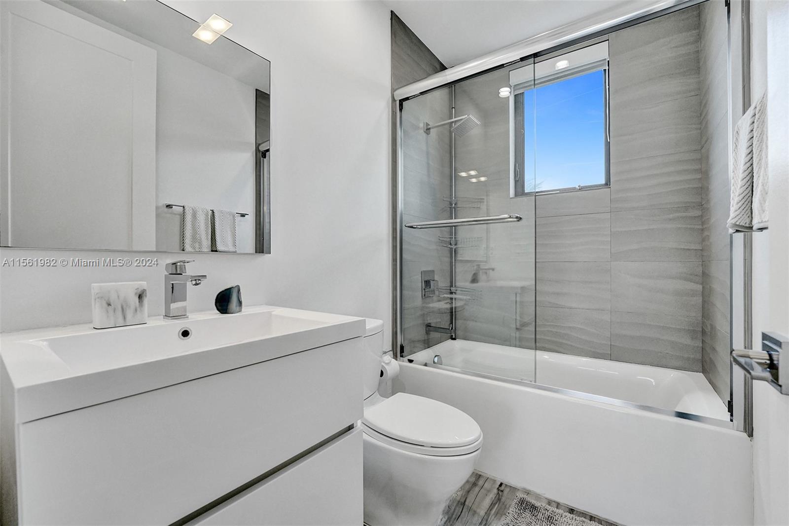 340 Balboa St, Hollywood, Florida 33019, 3 Bedrooms Bedrooms, ,2 BathroomsBathrooms,Residentiallease,For Rent,340 Balboa St,A11561982