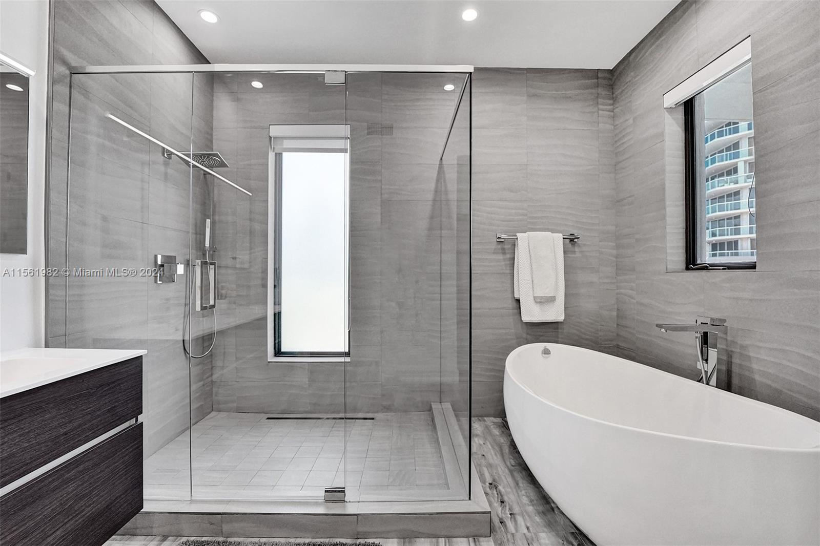 340 Balboa St, Hollywood, Florida 33019, 3 Bedrooms Bedrooms, ,2 BathroomsBathrooms,Residentiallease,For Rent,340 Balboa St,A11561982