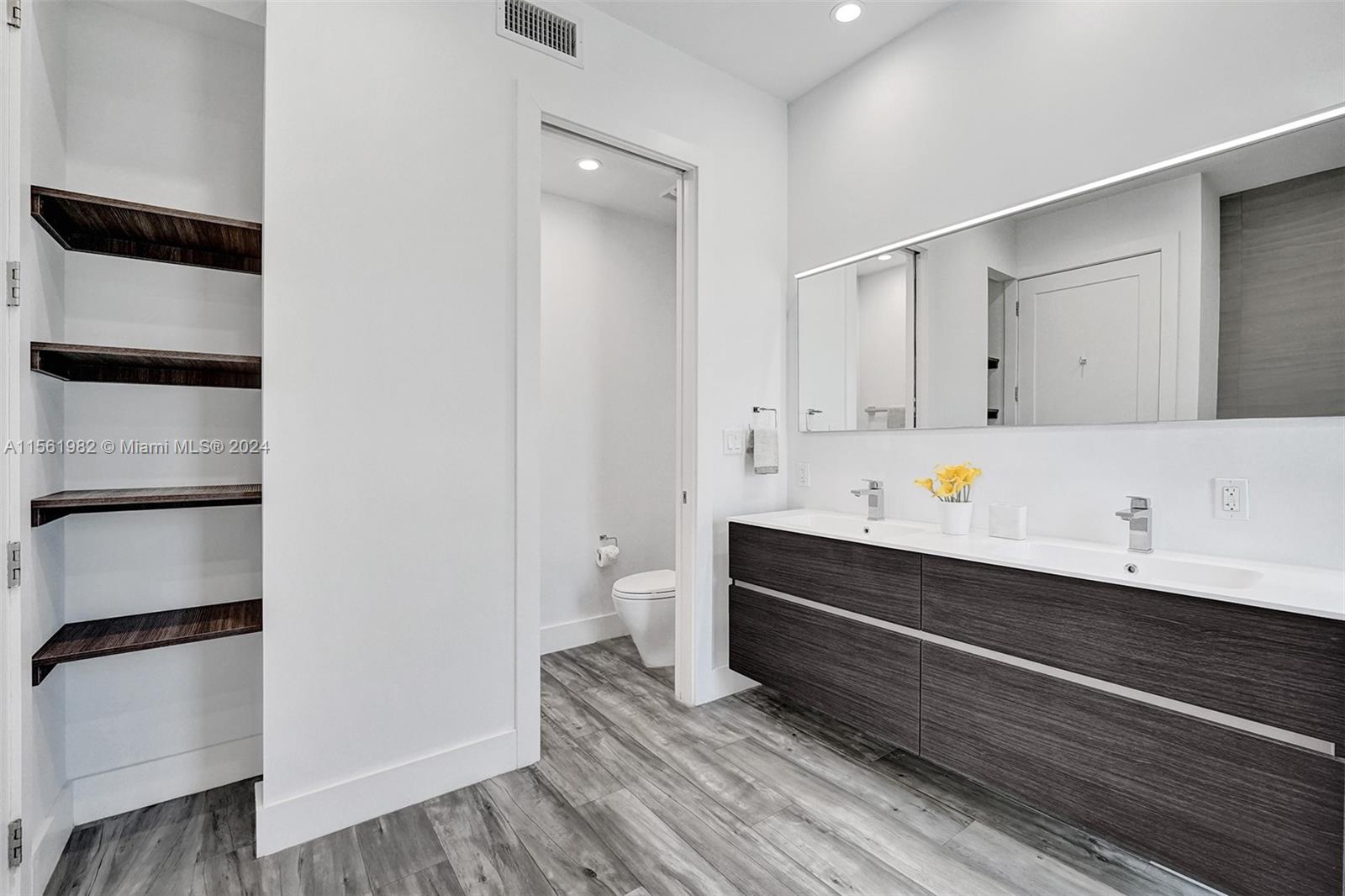 340 Balboa St, Hollywood, Florida 33019, 3 Bedrooms Bedrooms, ,2 BathroomsBathrooms,Residentiallease,For Rent,340 Balboa St,A11561982