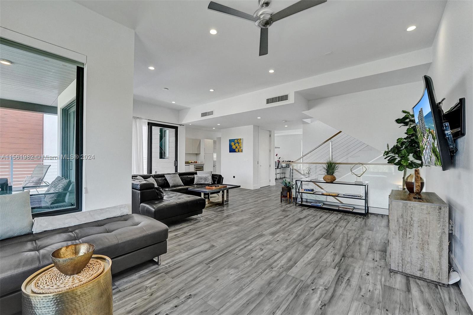 340 Balboa St, Hollywood, Florida 33019, 3 Bedrooms Bedrooms, ,2 BathroomsBathrooms,Residentiallease,For Rent,340 Balboa St,A11561982