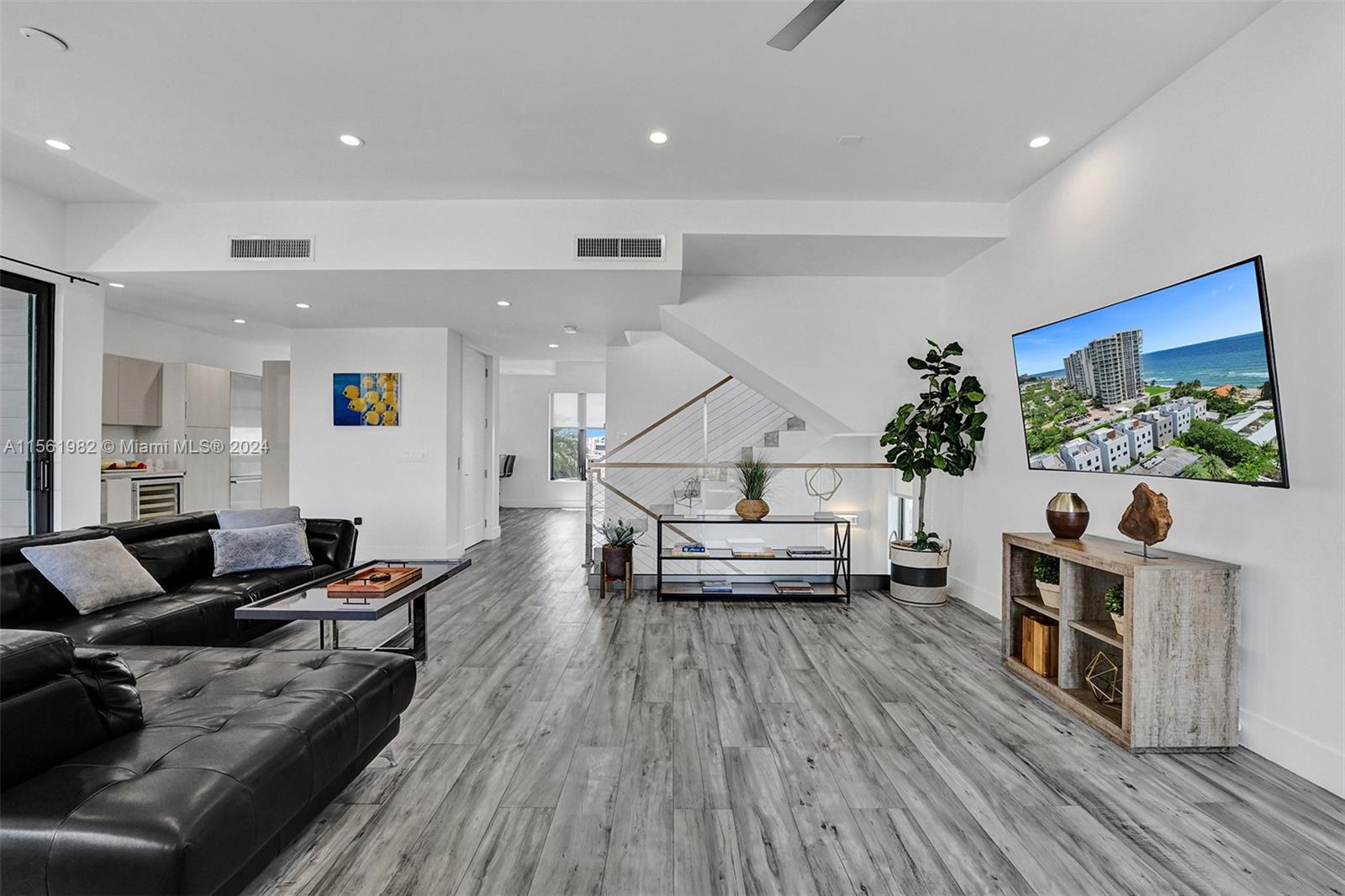 340 Balboa St, Hollywood, Florida 33019, 3 Bedrooms Bedrooms, ,2 BathroomsBathrooms,Residentiallease,For Rent,340 Balboa St,A11561982