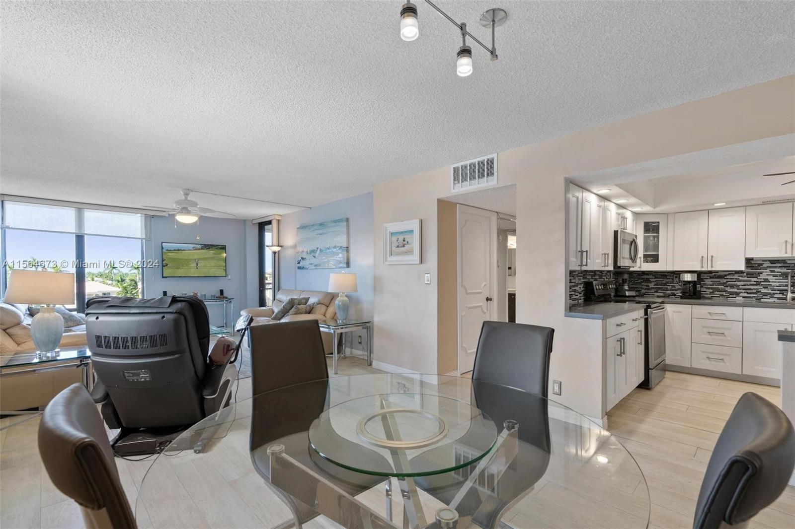 1600 S Ocean Dr 5A, Hollywood, Florida 33019, 2 Bedrooms Bedrooms, ,2 BathroomsBathrooms,Residentiallease,For Rent,1600 S Ocean Dr 5A,A11564673