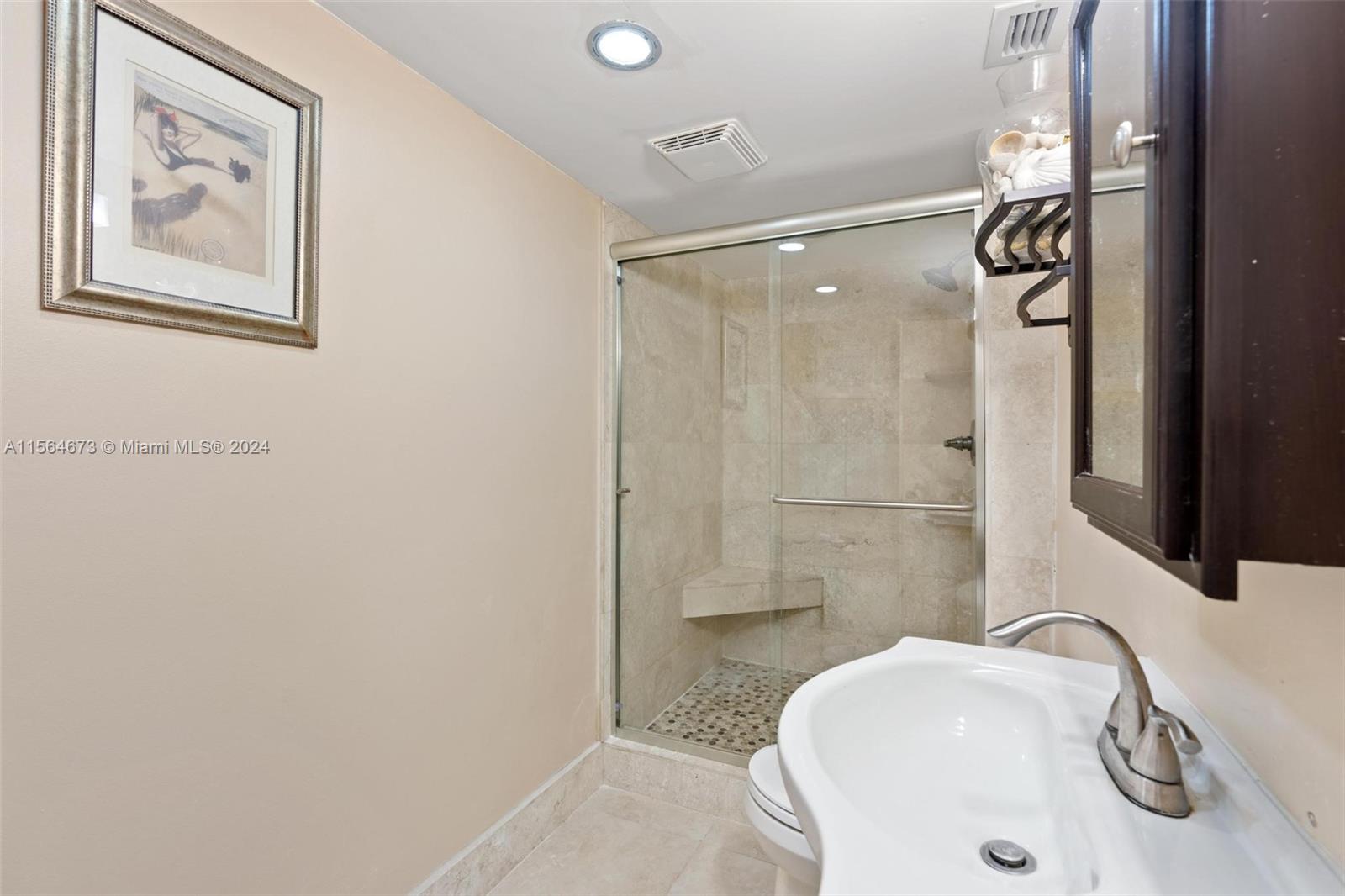 1600 S Ocean Dr 5A, Hollywood, Florida 33019, 2 Bedrooms Bedrooms, ,2 BathroomsBathrooms,Residentiallease,For Rent,1600 S Ocean Dr 5A,A11564673
