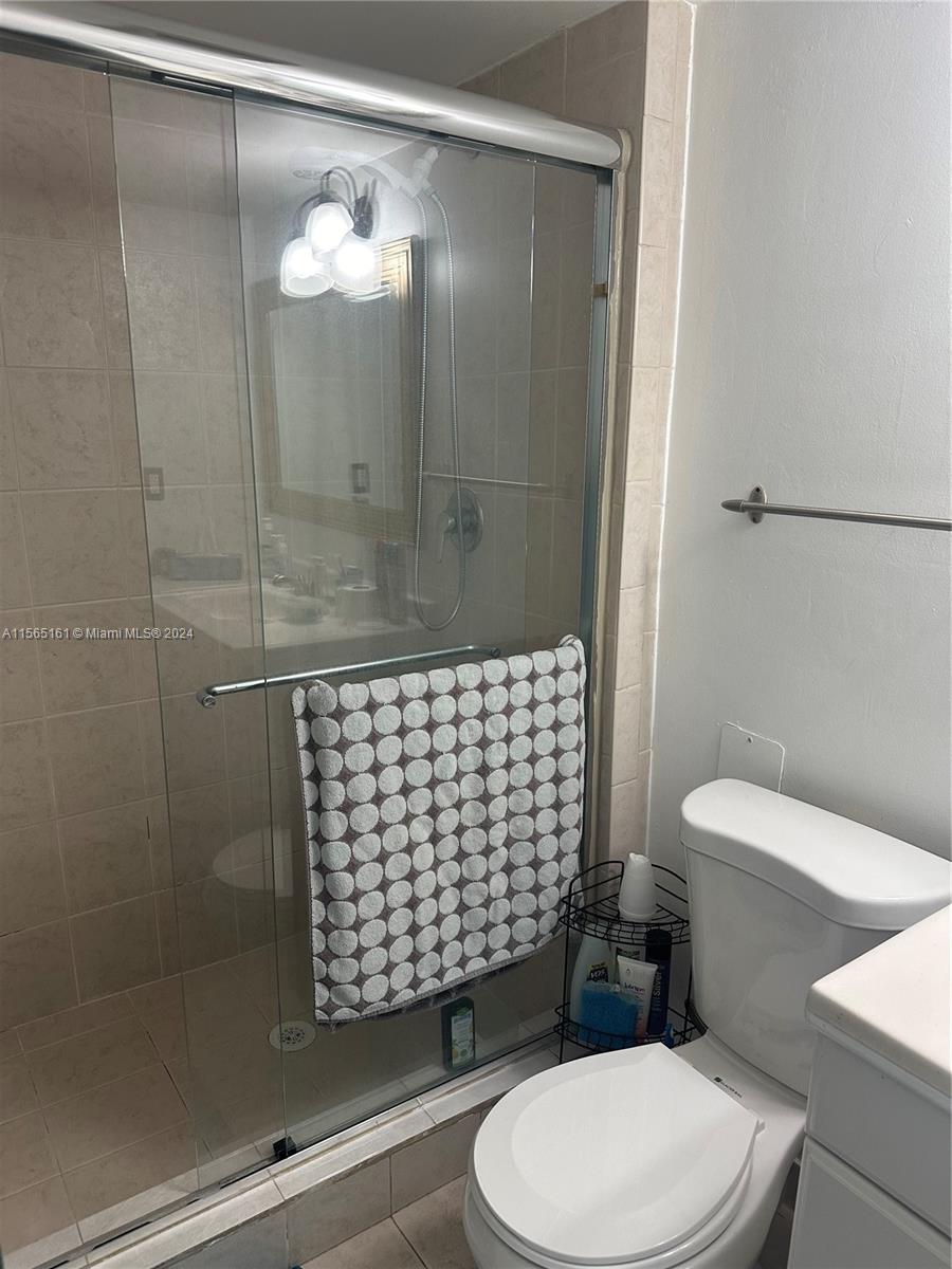 3475 N Country Club Dr 401, Aventura, Florida 33180, 2 Bedrooms Bedrooms, ,2 BathroomsBathrooms,Residentiallease,For Rent,3475 N Country Club Dr 401,A11565161