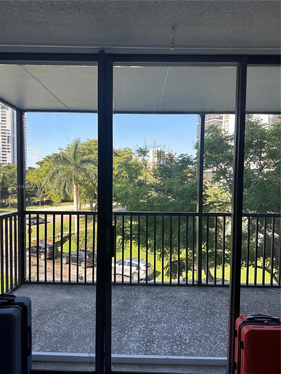 3475 N Country Club Dr 401, Aventura, Florida 33180, 2 Bedrooms Bedrooms, ,2 BathroomsBathrooms,Residentiallease,For Rent,3475 N Country Club Dr 401,A11565161