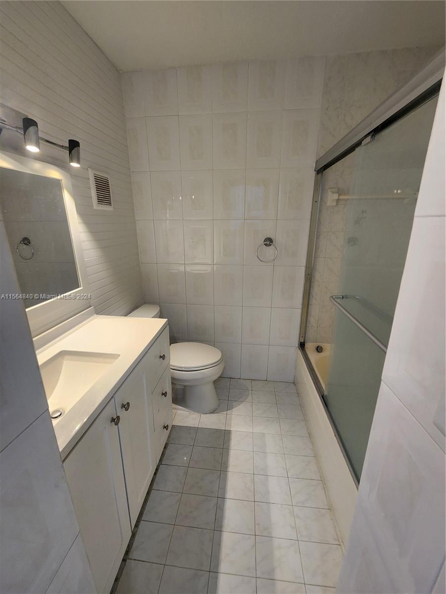 1771 W 56th Ter 305, Hialeah, Florida 33012, 2 Bedrooms Bedrooms, ,1 BathroomBathrooms,Residentiallease,For Rent,1771 W 56th Ter 305,A11564840