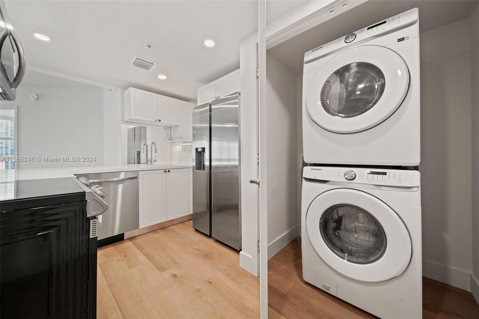 555 NE 34th St 2707, Miami, Florida 33137, 2 Bedrooms Bedrooms, ,2 BathroomsBathrooms,Residentiallease,For Rent,555 NE 34th St 2707,A11565246