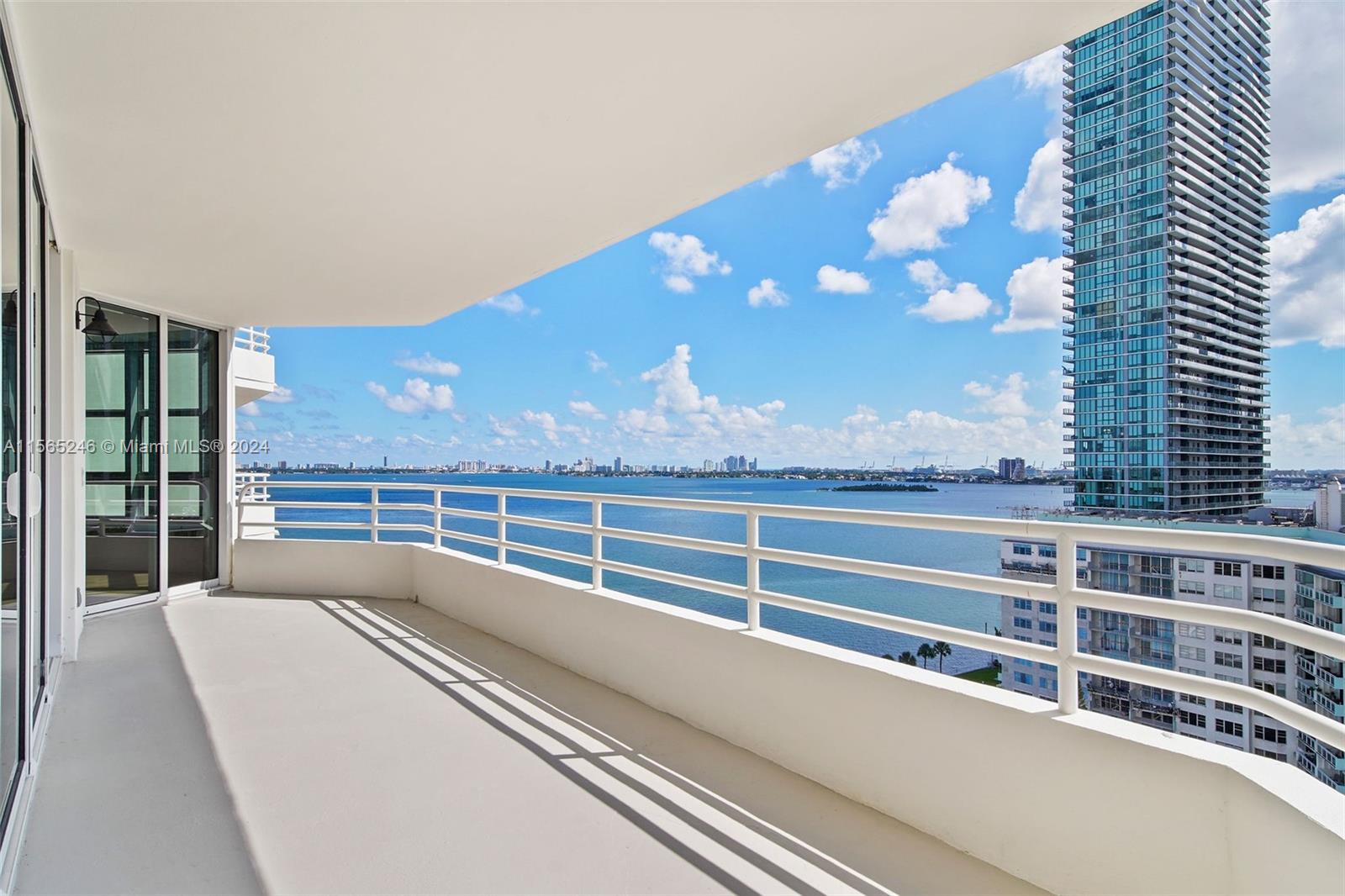 555 NE 34th St 2707, Miami, Florida 33137, 2 Bedrooms Bedrooms, ,2 BathroomsBathrooms,Residentiallease,For Rent,555 NE 34th St 2707,A11565246