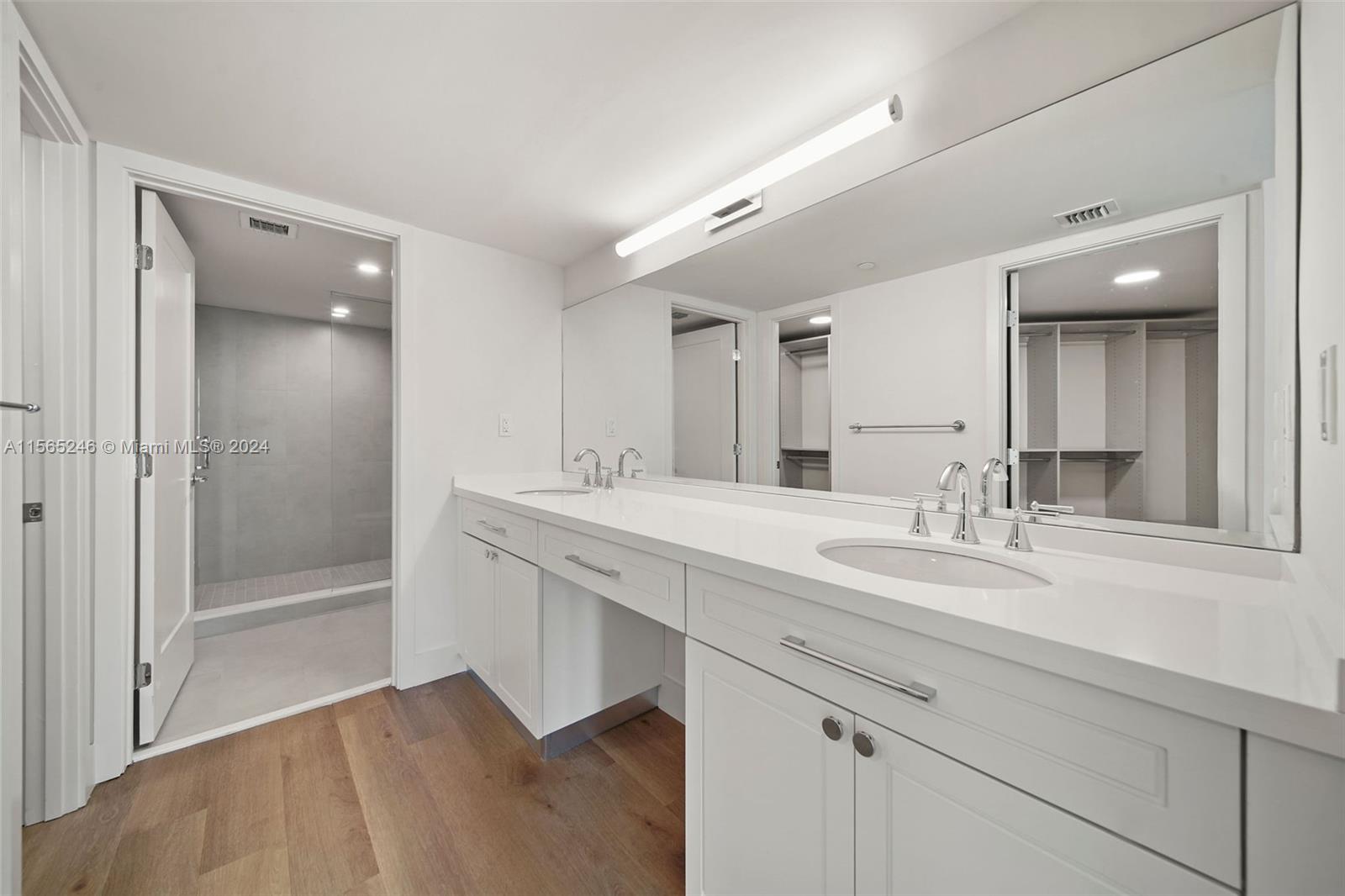 555 NE 34th St 2707, Miami, Florida 33137, 2 Bedrooms Bedrooms, ,2 BathroomsBathrooms,Residentiallease,For Rent,555 NE 34th St 2707,A11565246