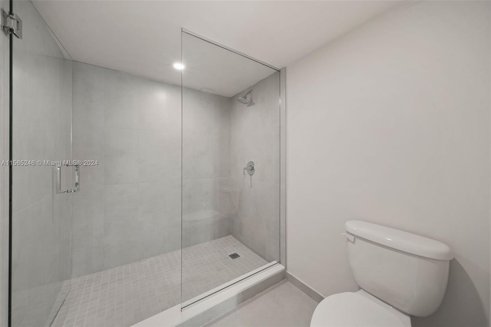 555 NE 34th St 2707, Miami, Florida 33137, 2 Bedrooms Bedrooms, ,2 BathroomsBathrooms,Residentiallease,For Rent,555 NE 34th St 2707,A11565246