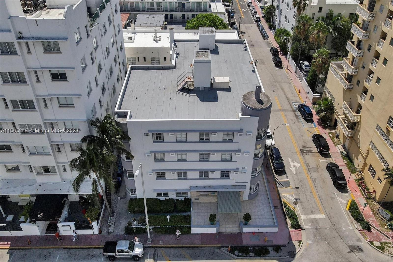 3030 Collins Ave 2B, Miami Beach, Florida 33140, 1 Bedroom Bedrooms, ,1 BathroomBathrooms,Residential,For Sale,3030 Collins Ave 2B,A11565247