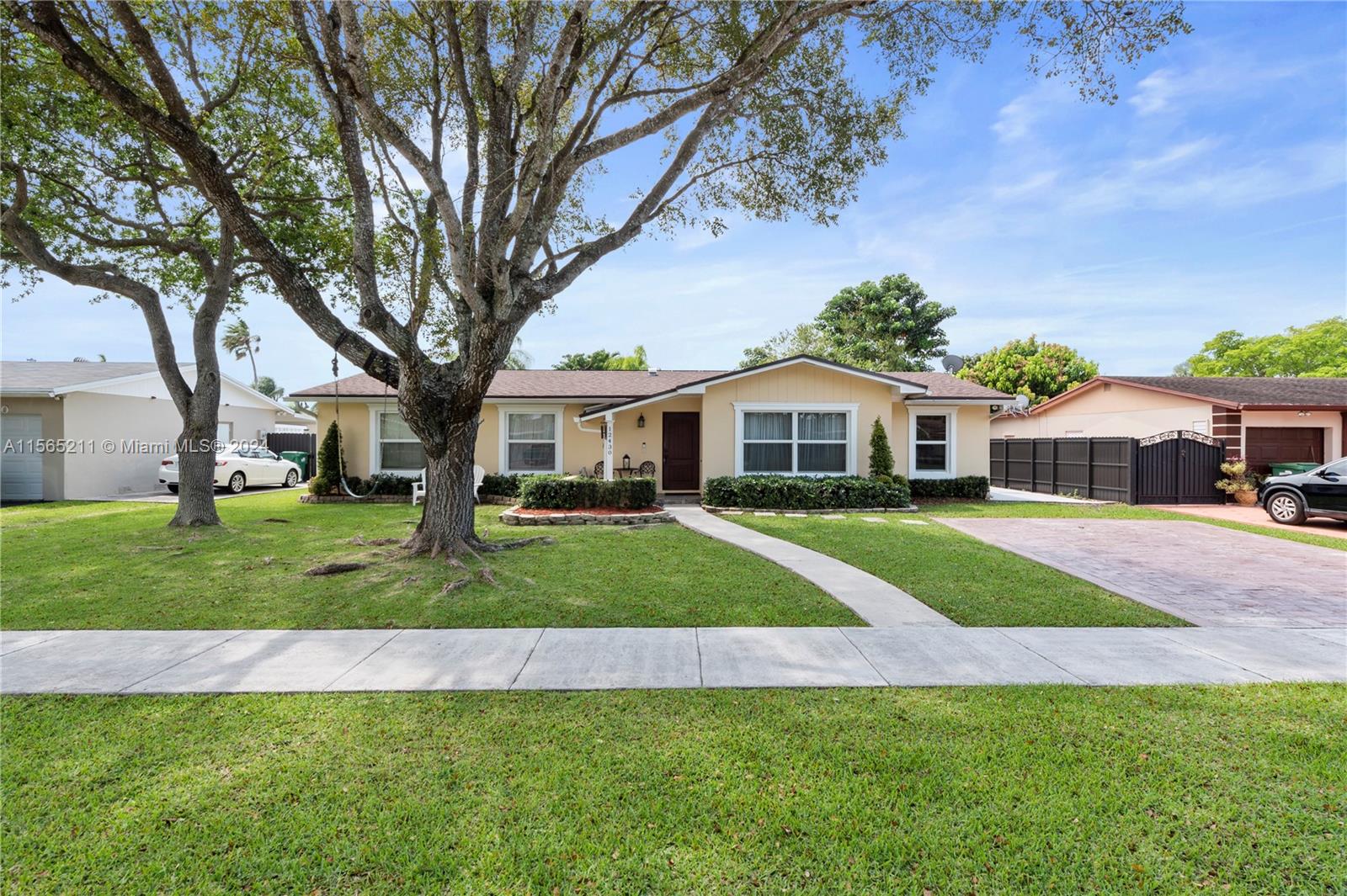 12430 SW 106th Ter  For Sale A11565211, FL