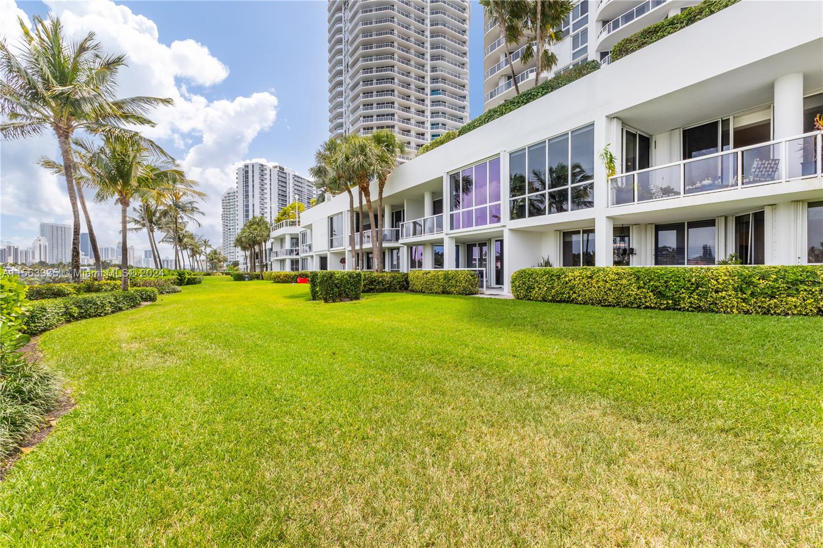 3801 NE 207th St TH4, Aventura, Florida 33180, 3 Bedrooms Bedrooms, ,2 BathroomsBathrooms,Residential,For Sale,3801 NE 207th St TH4,A11563335