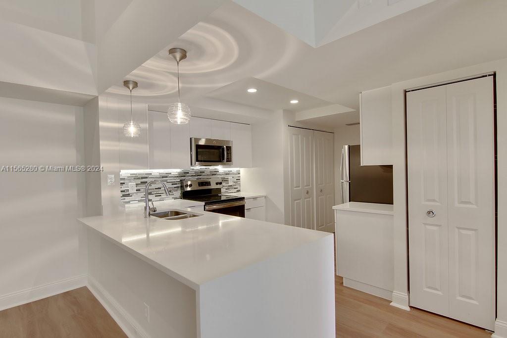 3605 NE 207th St 2108, Aventura, Florida 33180, 2 Bedrooms Bedrooms, ,2 BathroomsBathrooms,Residentiallease,For Rent,3605 NE 207th St 2108,A11565280