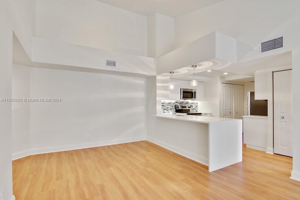 3605 NE 207th St 2108, Aventura, Florida 33180, 2 Bedrooms Bedrooms, ,2 BathroomsBathrooms,Residentiallease,For Rent,3605 NE 207th St 2108,A11565280