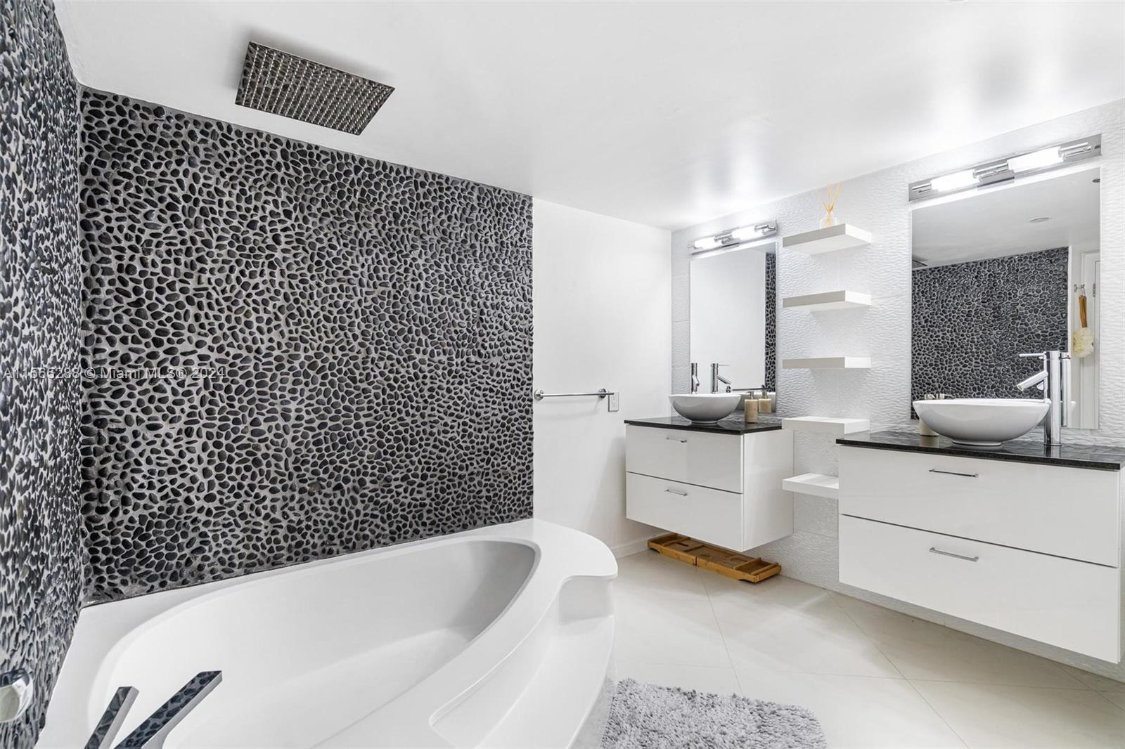 1000 Quayside Ter 711, Miami, Florida 33138, 2 Bedrooms Bedrooms, ,2 BathroomsBathrooms,Residential,For Sale,1000 Quayside Ter 711,A11565288