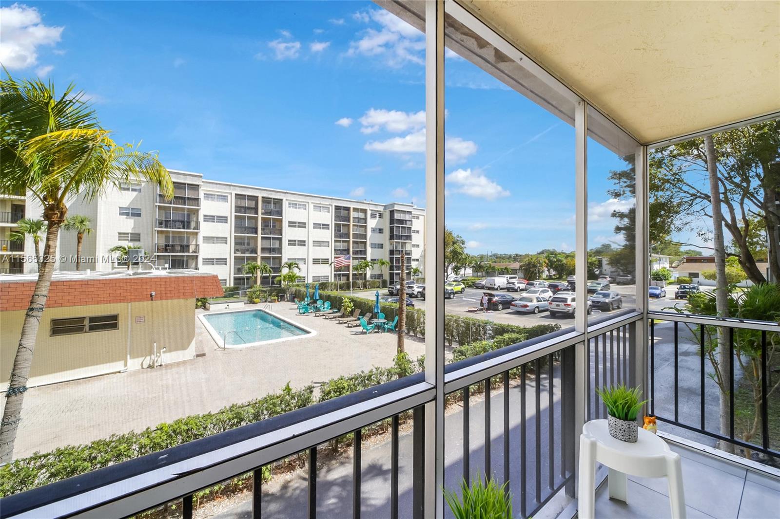 220 SW 9th Ave 206, Hallandale Beach, Florida 33009, 2 Bedrooms Bedrooms, ,2 BathroomsBathrooms,Residential,For Sale,220 SW 9th Ave 206,A11565325