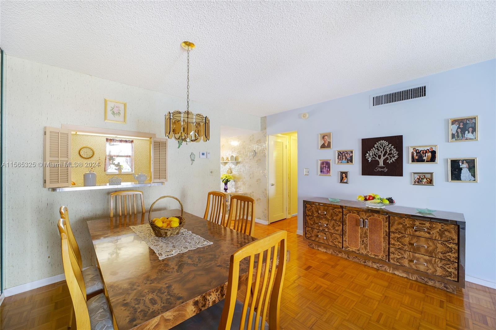 220 SW 9th Ave 206, Hallandale Beach, Florida 33009, 2 Bedrooms Bedrooms, ,2 BathroomsBathrooms,Residential,For Sale,220 SW 9th Ave 206,A11565325