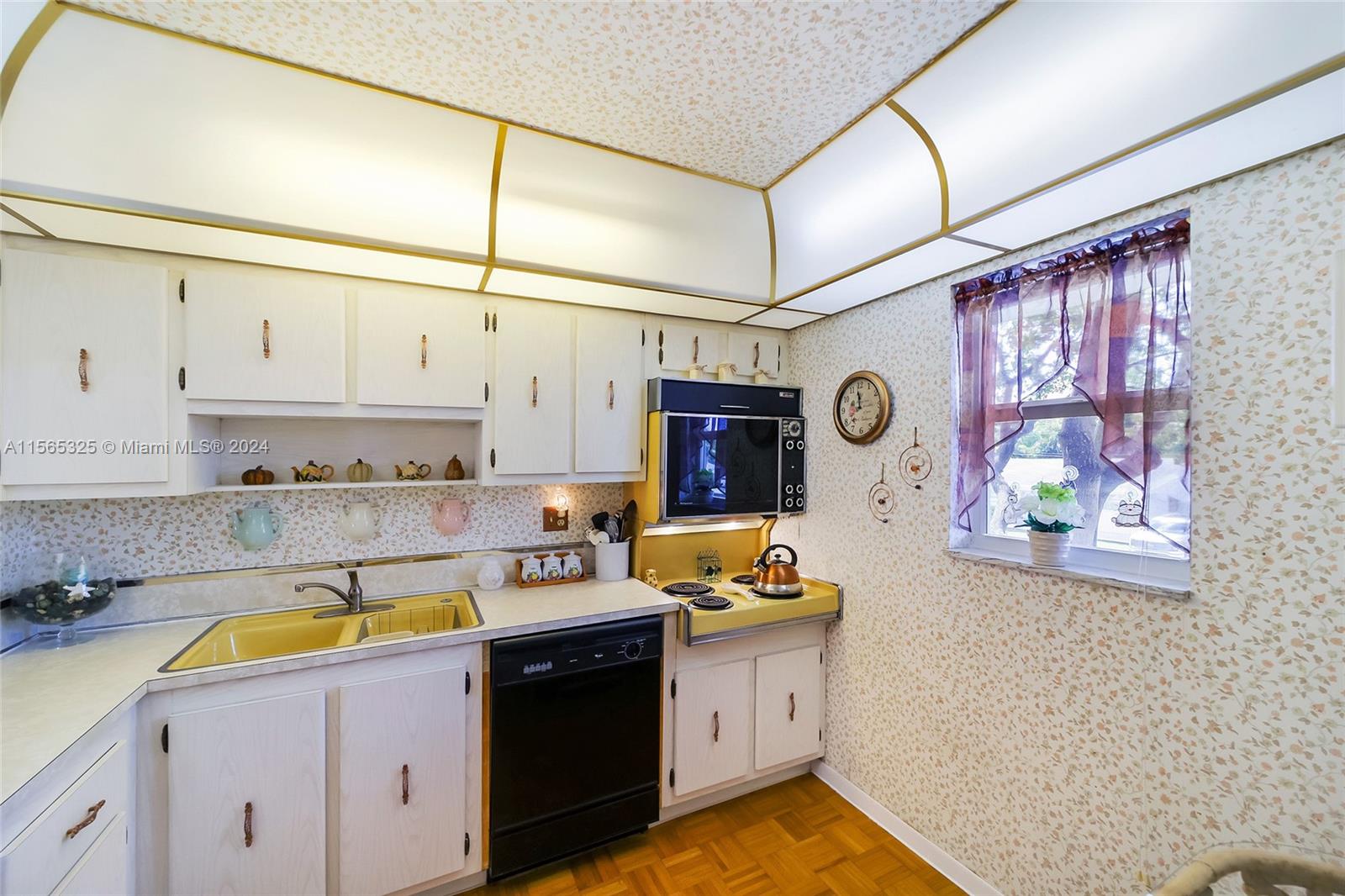 220 SW 9th Ave 206, Hallandale Beach, Florida 33009, 2 Bedrooms Bedrooms, ,2 BathroomsBathrooms,Residential,For Sale,220 SW 9th Ave 206,A11565325