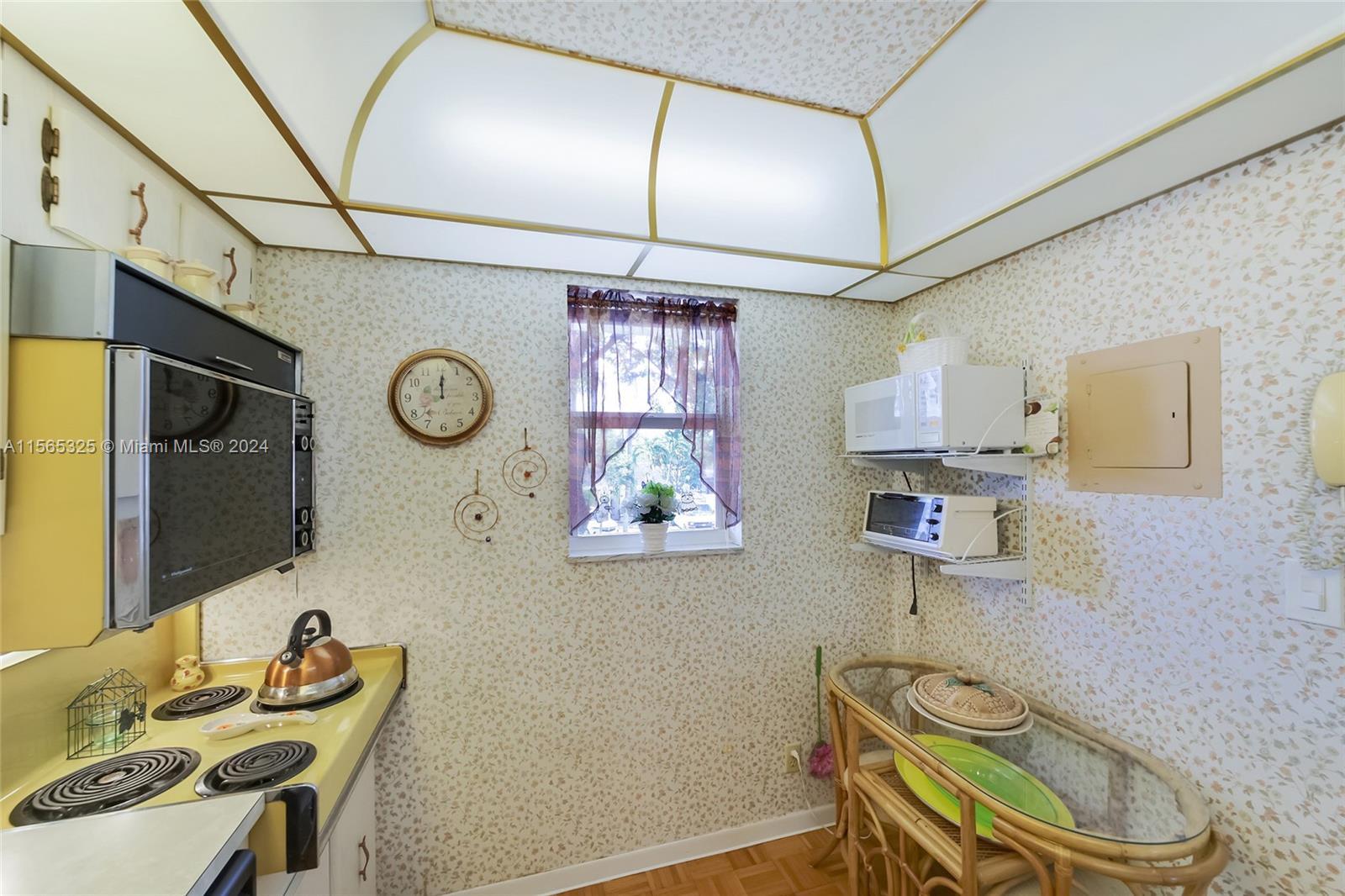 220 SW 9th Ave 206, Hallandale Beach, Florida 33009, 2 Bedrooms Bedrooms, ,2 BathroomsBathrooms,Residential,For Sale,220 SW 9th Ave 206,A11565325