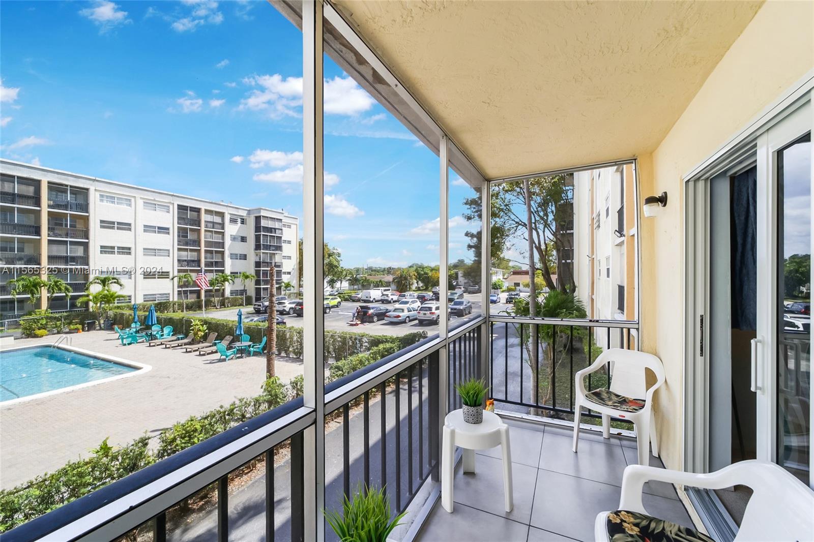 220 SW 9th Ave 206, Hallandale Beach, Florida 33009, 2 Bedrooms Bedrooms, ,2 BathroomsBathrooms,Residential,For Sale,220 SW 9th Ave 206,A11565325