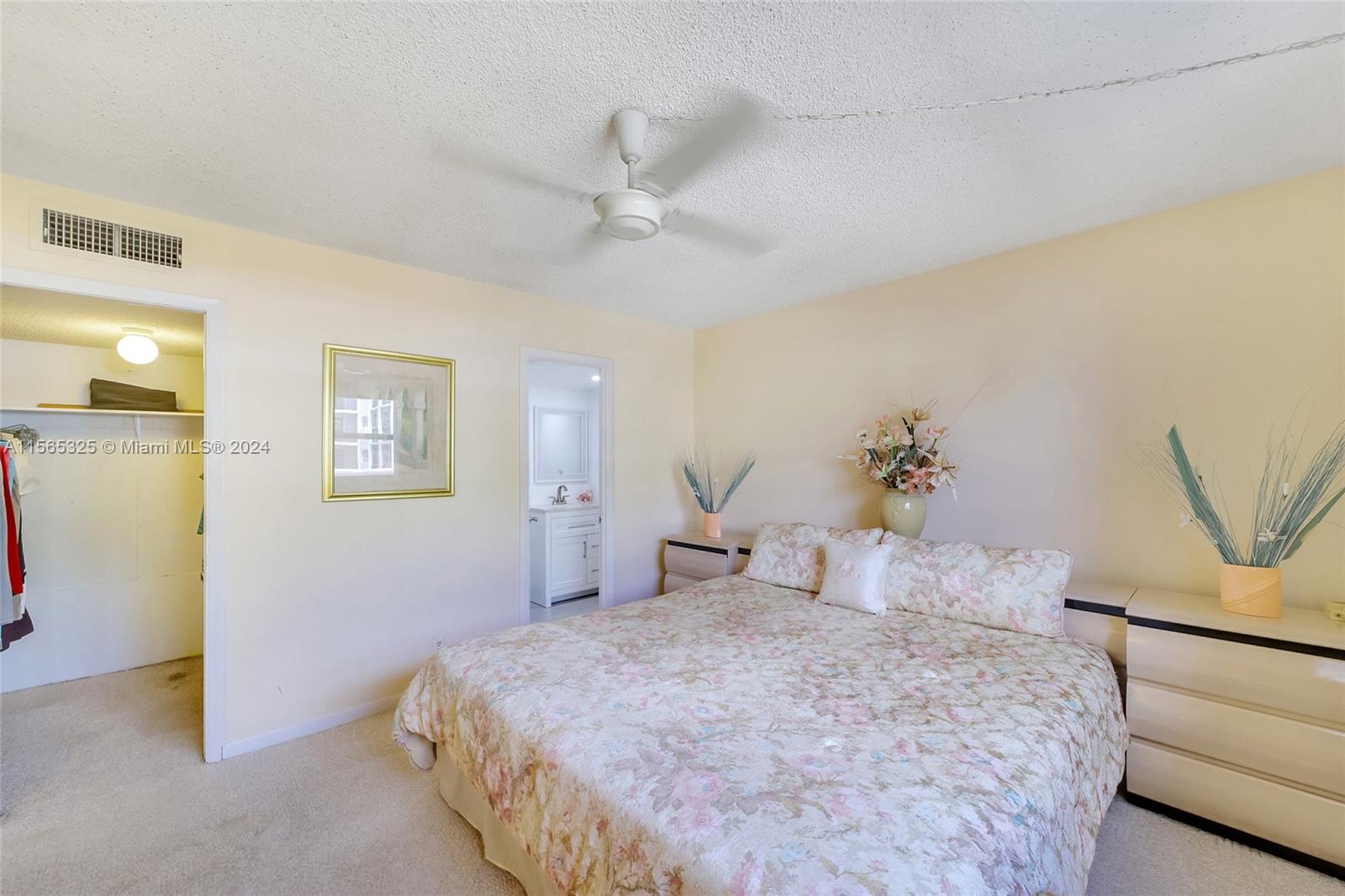 220 SW 9th Ave 206, Hallandale Beach, Florida 33009, 2 Bedrooms Bedrooms, ,2 BathroomsBathrooms,Residential,For Sale,220 SW 9th Ave 206,A11565325