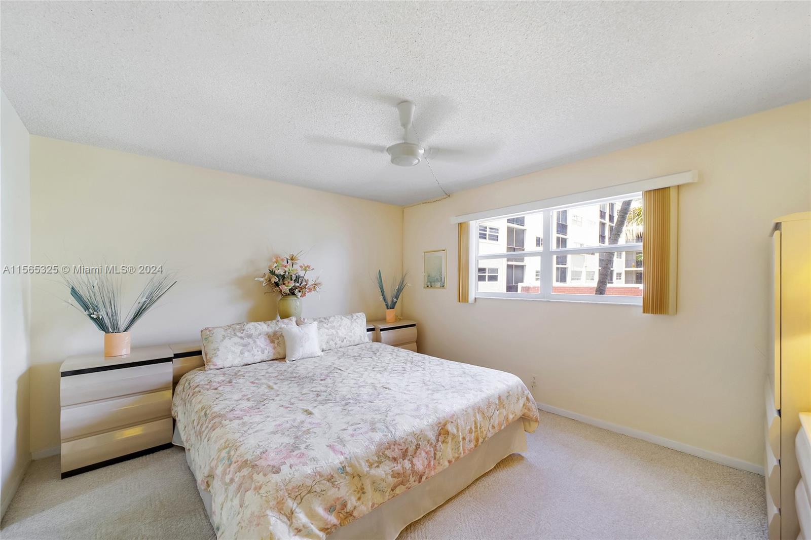 220 SW 9th Ave 206, Hallandale Beach, Florida 33009, 2 Bedrooms Bedrooms, ,2 BathroomsBathrooms,Residential,For Sale,220 SW 9th Ave 206,A11565325