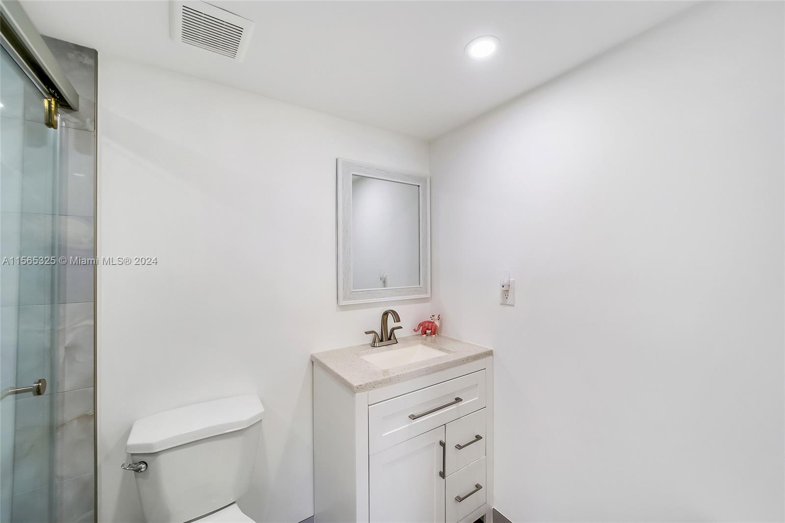 220 SW 9th Ave 206, Hallandale Beach, Florida 33009, 2 Bedrooms Bedrooms, ,2 BathroomsBathrooms,Residential,For Sale,220 SW 9th Ave 206,A11565325