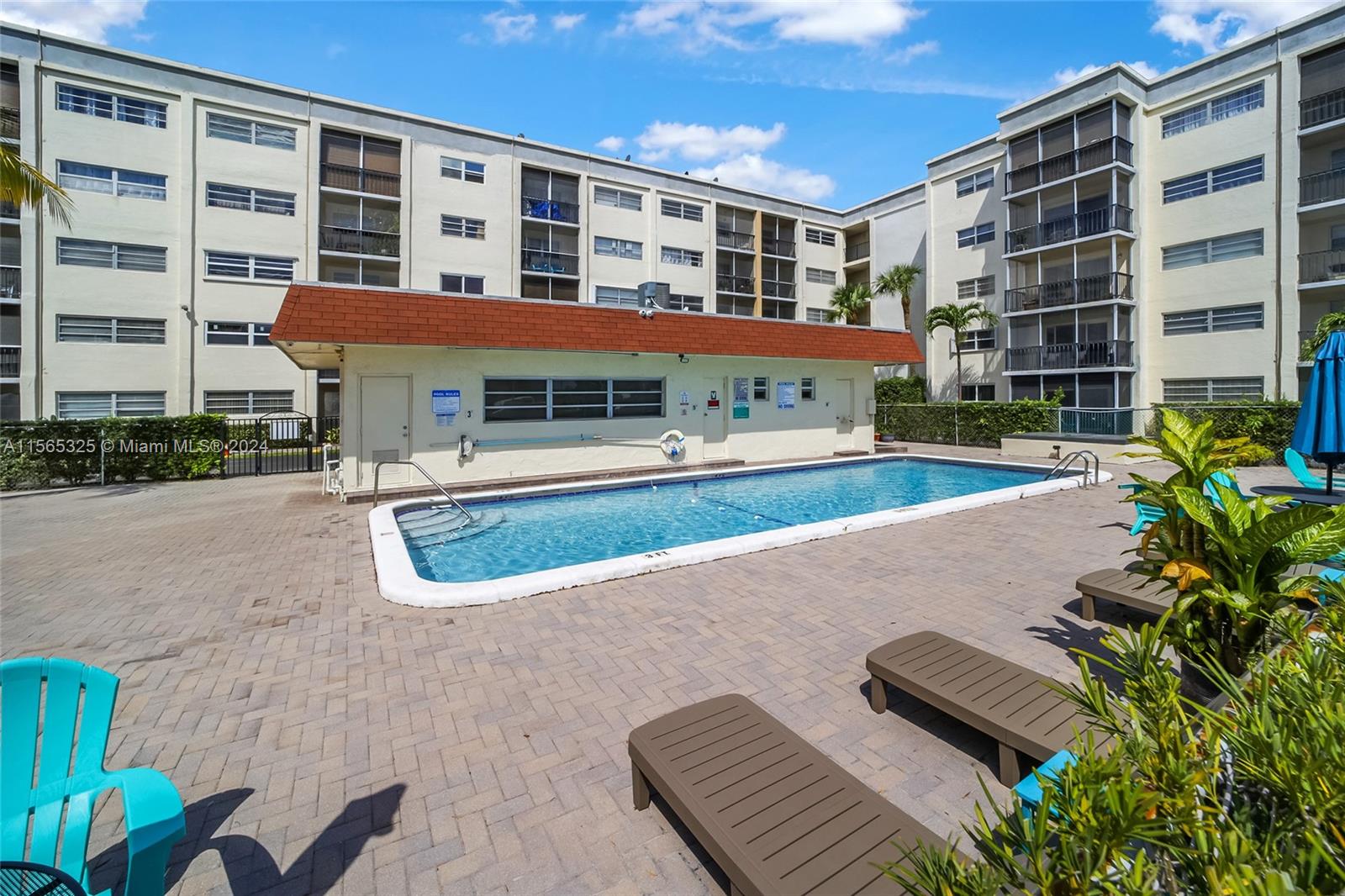 220 SW 9th Ave 206, Hallandale Beach, Florida 33009, 2 Bedrooms Bedrooms, ,2 BathroomsBathrooms,Residential,For Sale,220 SW 9th Ave 206,A11565325