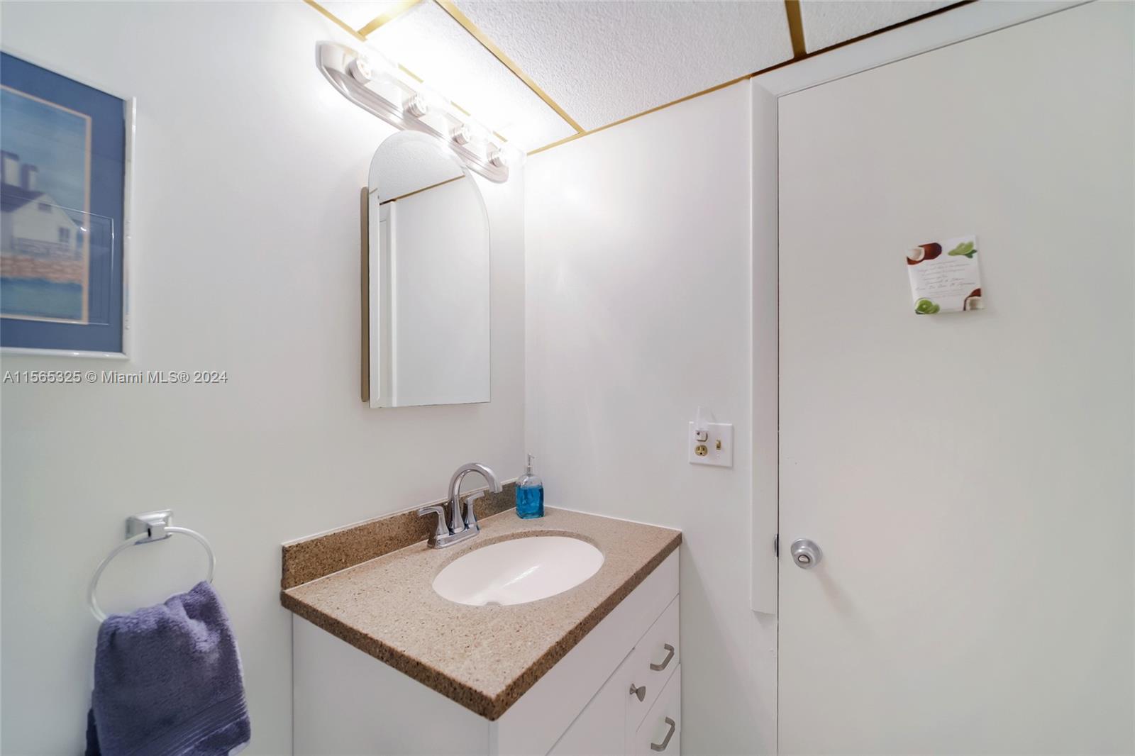 220 SW 9th Ave 206, Hallandale Beach, Florida 33009, 2 Bedrooms Bedrooms, ,2 BathroomsBathrooms,Residential,For Sale,220 SW 9th Ave 206,A11565325