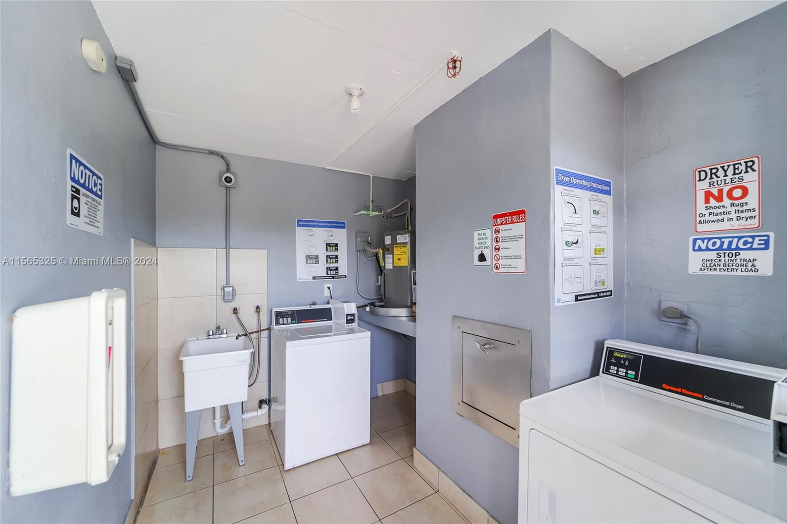 220 SW 9th Ave 206, Hallandale Beach, Florida 33009, 2 Bedrooms Bedrooms, ,2 BathroomsBathrooms,Residential,For Sale,220 SW 9th Ave 206,A11565325