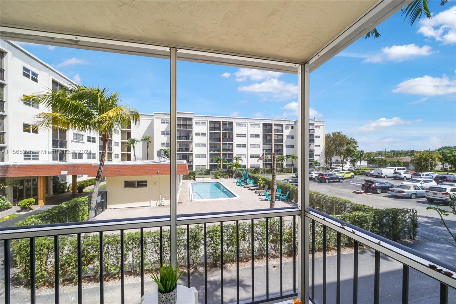 220 SW 9th Ave 206, Hallandale Beach, Florida 33009, 2 Bedrooms Bedrooms, ,2 BathroomsBathrooms,Residential,For Sale,220 SW 9th Ave 206,A11565325