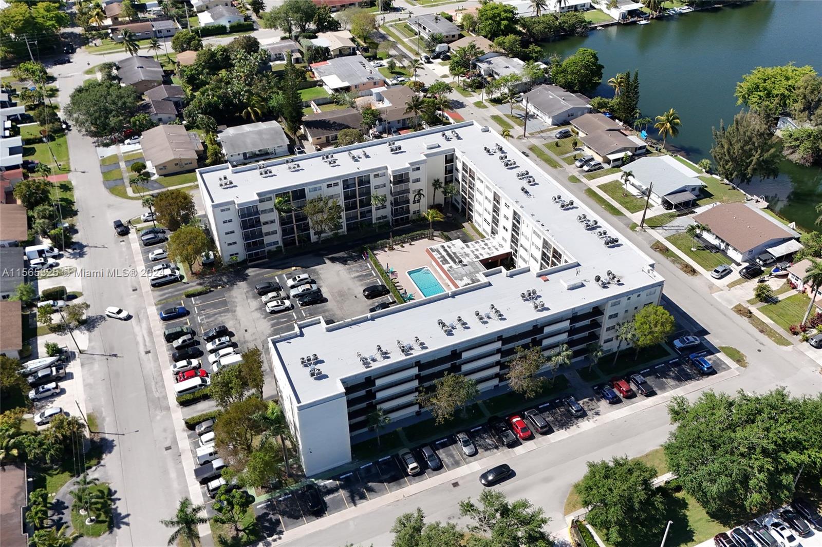 220 SW 9th Ave 206, Hallandale Beach, Florida 33009, 2 Bedrooms Bedrooms, ,2 BathroomsBathrooms,Residential,For Sale,220 SW 9th Ave 206,A11565325