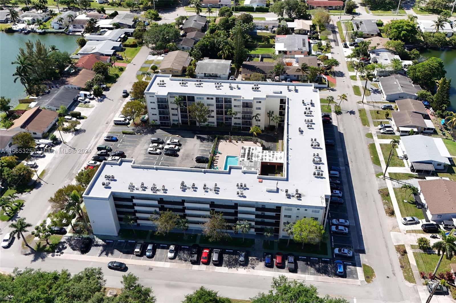 220 SW 9th Ave 206, Hallandale Beach, Florida 33009, 2 Bedrooms Bedrooms, ,2 BathroomsBathrooms,Residential,For Sale,220 SW 9th Ave 206,A11565325