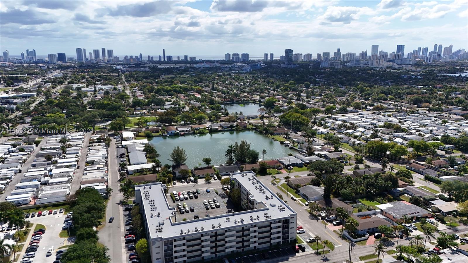 220 SW 9th Ave 206, Hallandale Beach, Florida 33009, 2 Bedrooms Bedrooms, ,2 BathroomsBathrooms,Residential,For Sale,220 SW 9th Ave 206,A11565325