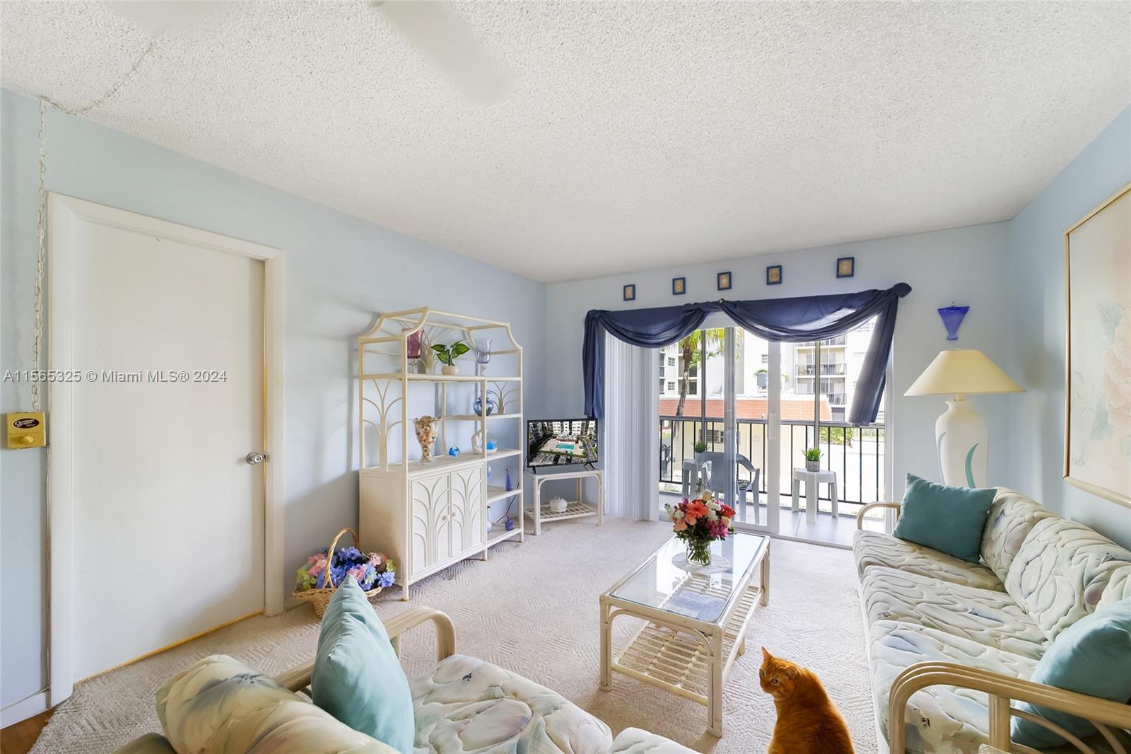 220 SW 9th Ave 206, Hallandale Beach, Florida 33009, 2 Bedrooms Bedrooms, ,2 BathroomsBathrooms,Residential,For Sale,220 SW 9th Ave 206,A11565325