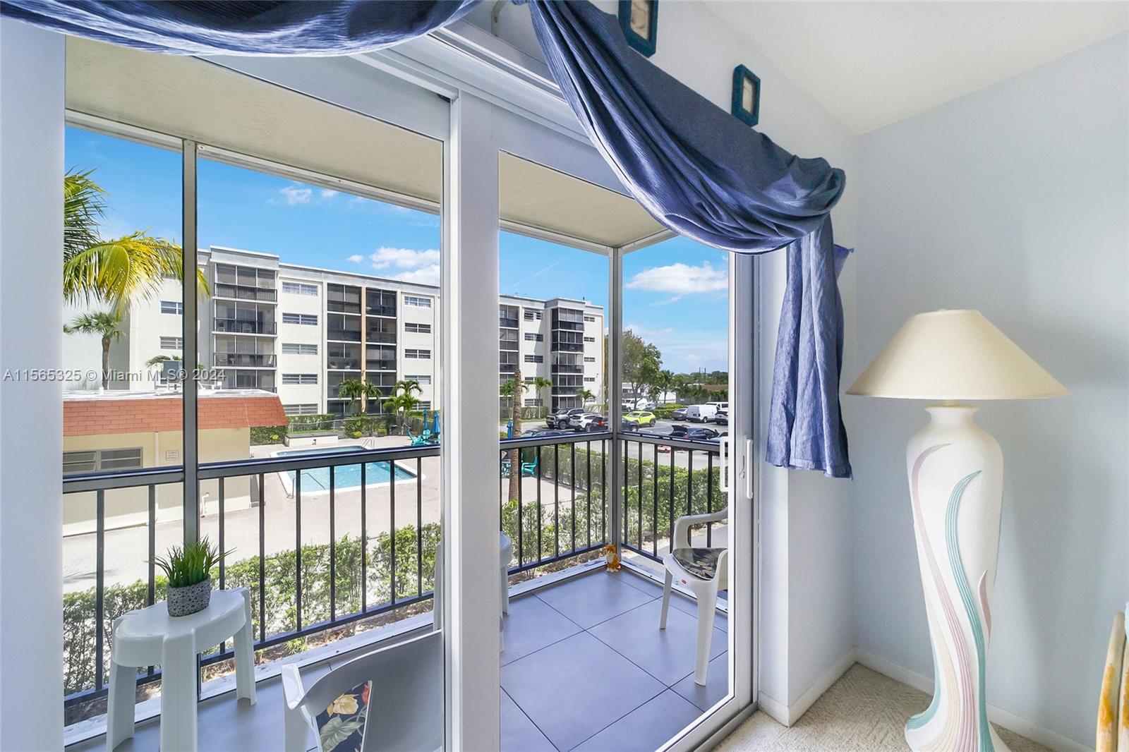 220 SW 9th Ave 206, Hallandale Beach, Florida 33009, 2 Bedrooms Bedrooms, ,2 BathroomsBathrooms,Residential,For Sale,220 SW 9th Ave 206,A11565325