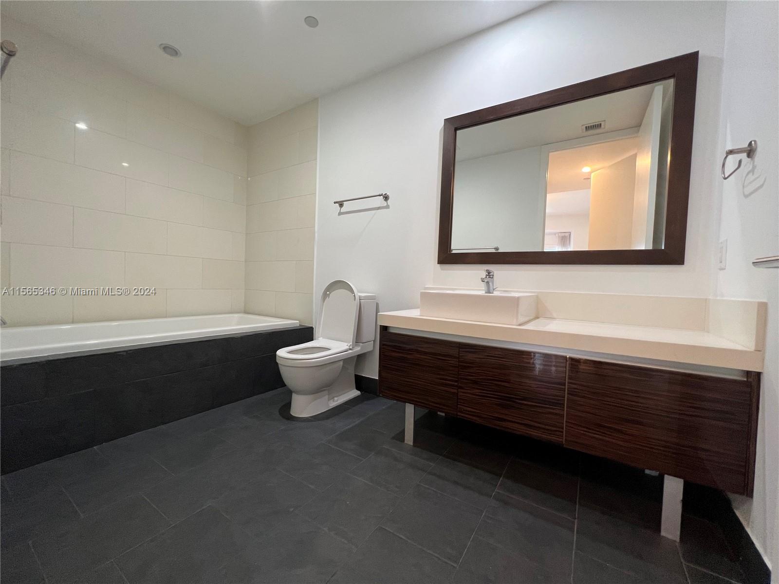 Miami, Florida 33132, 2 Bedrooms Bedrooms, ,2 BathroomsBathrooms,Residentiallease,For Rent,A11565346