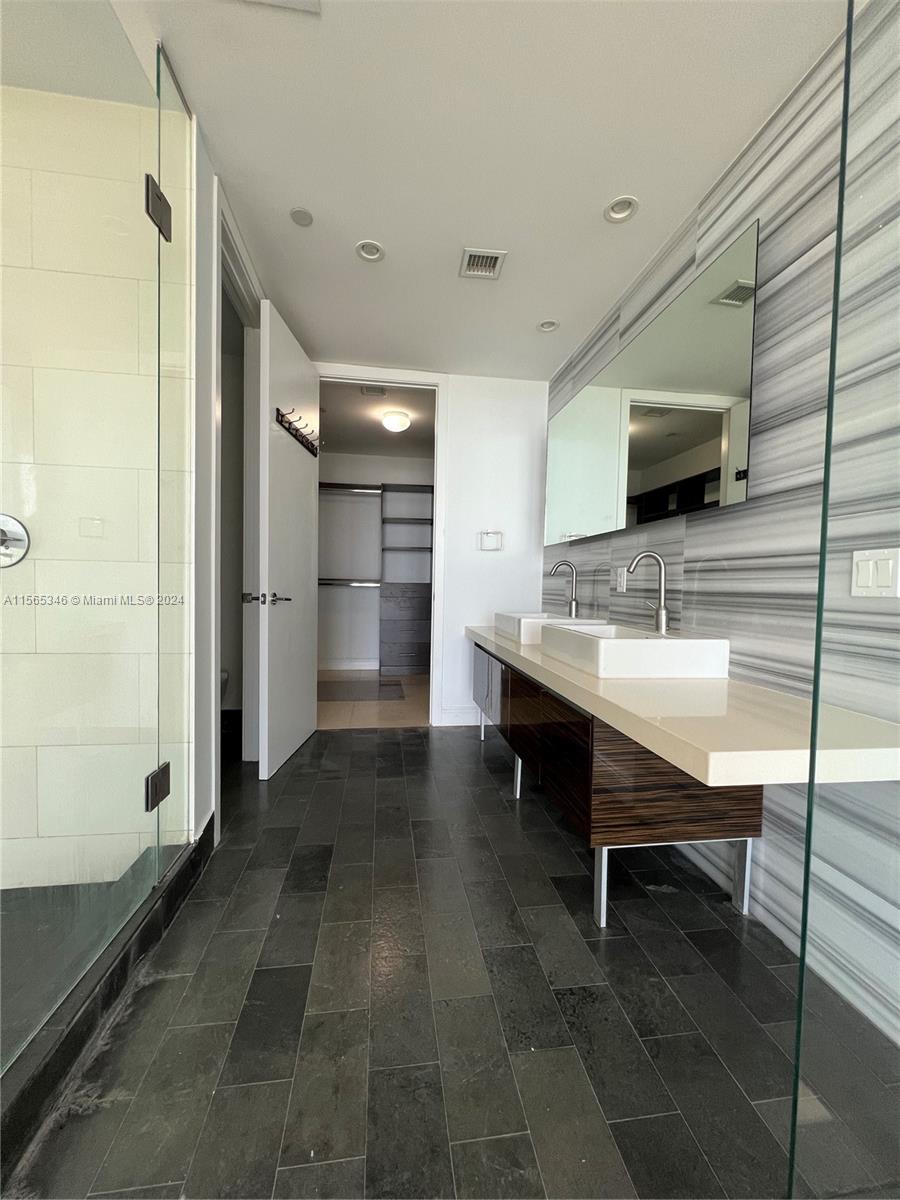 Miami, Florida 33132, 2 Bedrooms Bedrooms, ,2 BathroomsBathrooms,Residentiallease,For Rent,A11565346