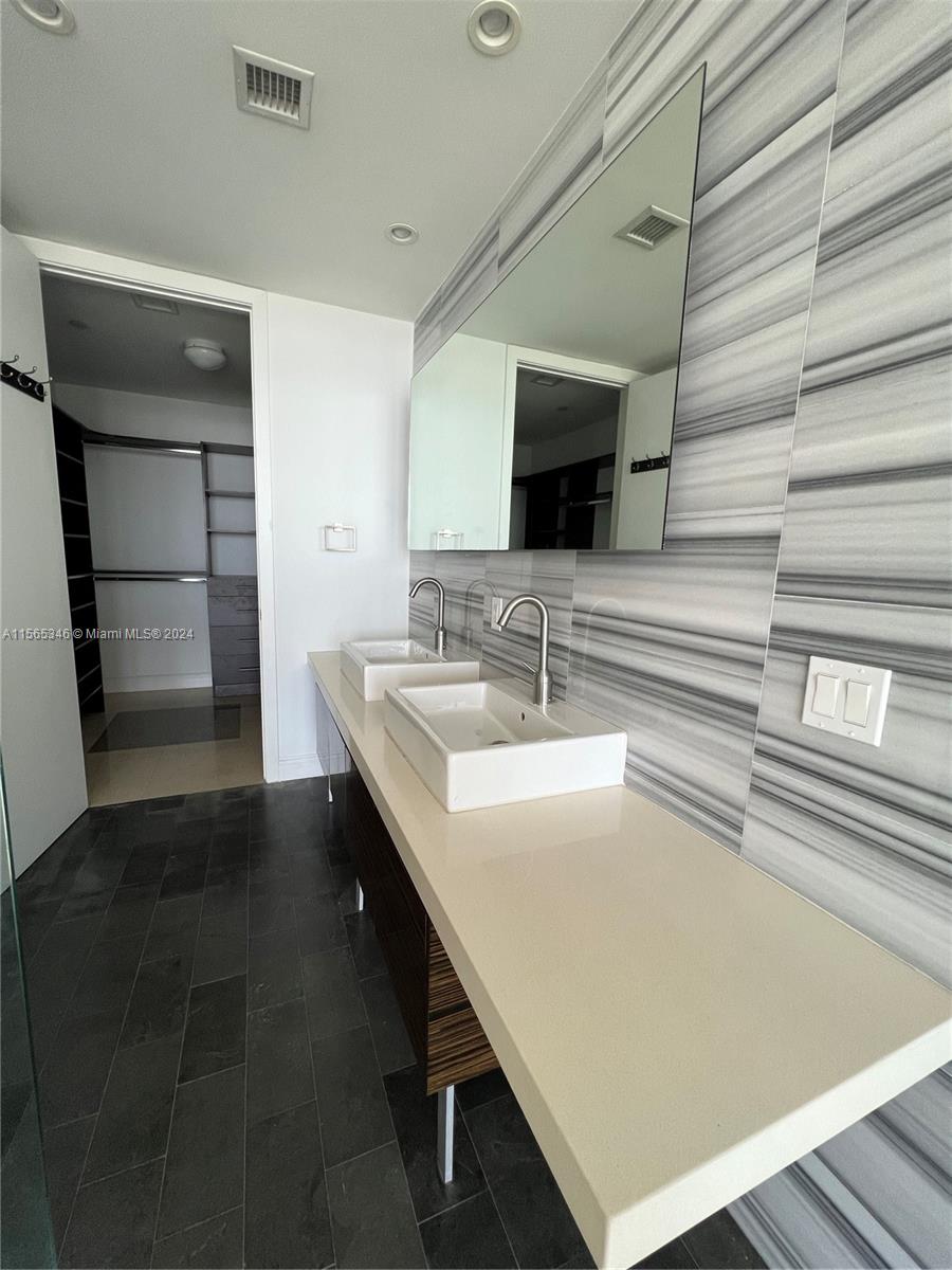 Miami, Florida 33132, 2 Bedrooms Bedrooms, ,2 BathroomsBathrooms,Residentiallease,For Rent,A11565346