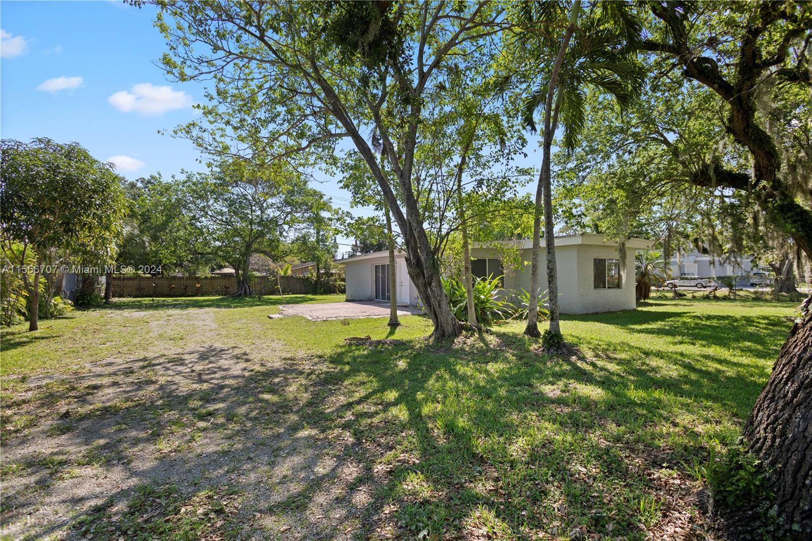 1658 SW 30th Ter  For Sale A11556707, FL