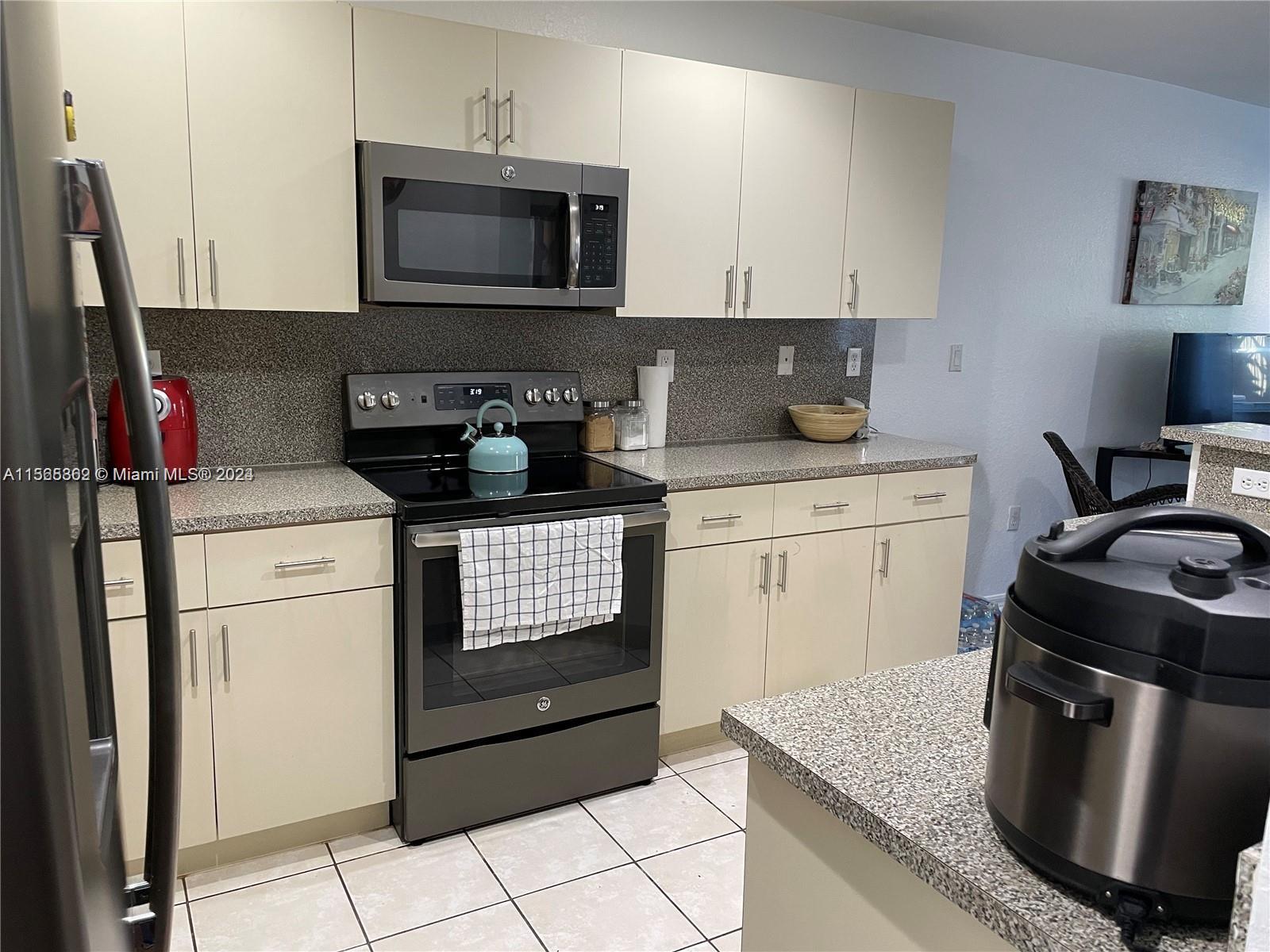 Miami, Florida 33185, 1 Bedroom Bedrooms, ,1 BathroomBathrooms,Residentiallease,For Rent,A11565362