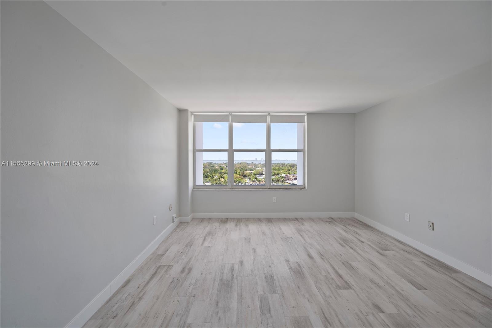 5001 Collins Ave 12A, Miami Beach, Florida 33140, 2 Bedrooms Bedrooms, ,2 BathroomsBathrooms,Residentiallease,For Rent,5001 Collins Ave 12A,A11565299