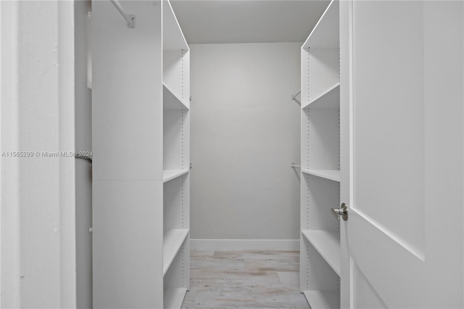 5001 Collins Ave 12A, Miami Beach, Florida 33140, 2 Bedrooms Bedrooms, ,2 BathroomsBathrooms,Residentiallease,For Rent,5001 Collins Ave 12A,A11565299