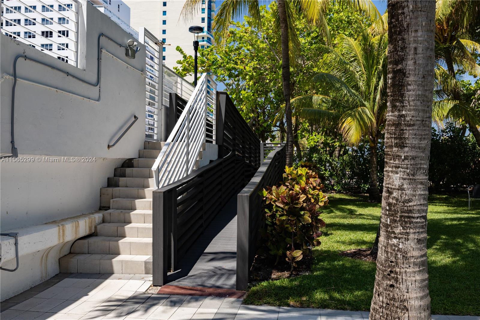 5001 Collins Ave 12A, Miami Beach, Florida 33140, 2 Bedrooms Bedrooms, ,2 BathroomsBathrooms,Residentiallease,For Rent,5001 Collins Ave 12A,A11565299